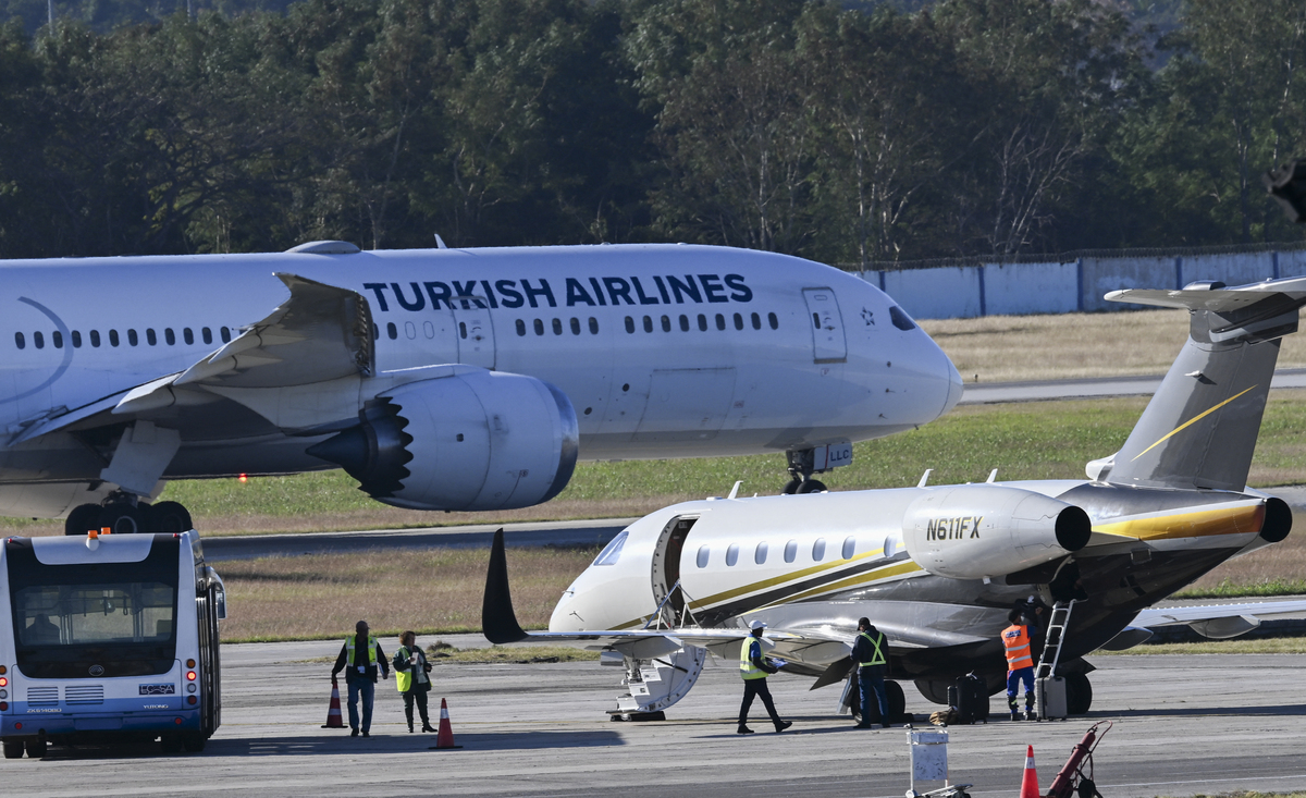 Aviones en el aeropuerto José Martí, de la capital cubana. (Yamil LAGE/AFP)