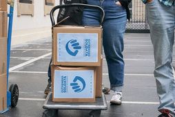 Registro de la ILP para un salario mínimo propio en el Parlamento de Gasteiz.