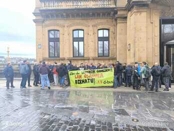 La plantilla de Dbus se ha movilizado en Donostia.
