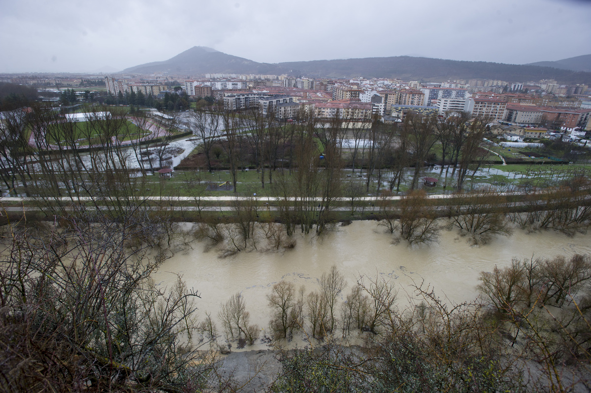 Las lluvias, el deshielo y el aumento de temperaturas provocan crecidas en los ríos de Nafarroa