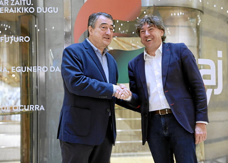 Aitor Esteban y Eneko Andueza, en una reunión en Sabin Etxea.