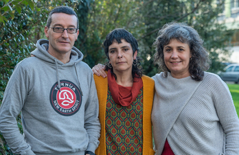 Gorka Loran, Amaia Urizar y Ainara Gorostiaga, del grupo promotor de la Red de Torturados de Euskal Herria.