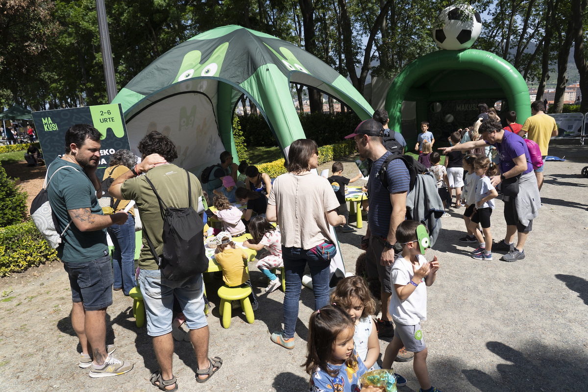 Sortzen anima en el periodo de matrícula a familias de origen migrado a acercarse al euskara