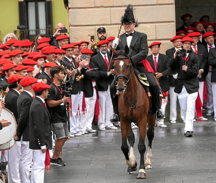 Asier Etxepare Iza, como general en el Alarde celebrado en 2024.