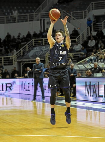 Jaworskiren saskiratze batek erabaki zuen dema.