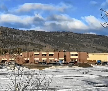El edificio de la escuela secundaria y preparatoria donde se produjo el tiroteo.