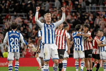 El derbi se tiñó de txuri-urdin en San Mamés, y los donostiarras llegarán con ventaja al partido de vuelta gracias al gol de Turrientes.