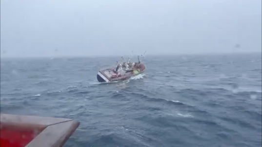 Itoitz ontzia, asteartean, hura erreskatatzen saiatu zirenean.