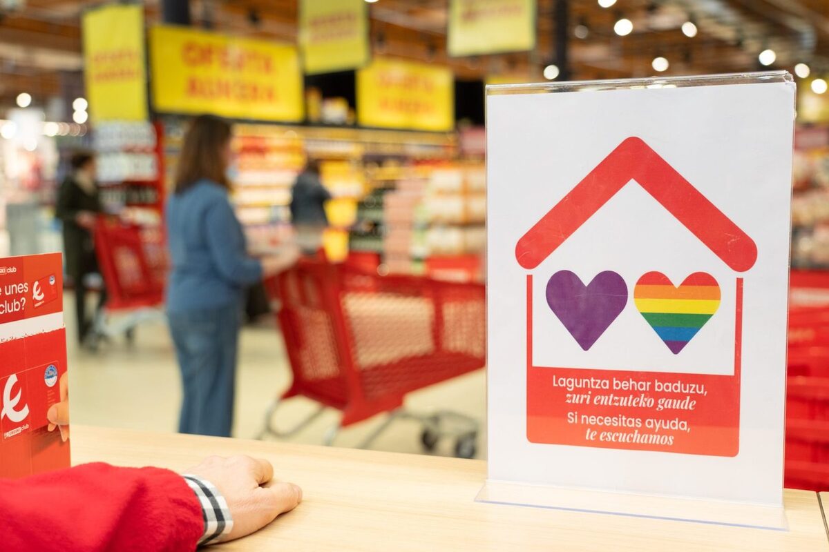 Eraso matxistak edo LGTBI-foboak jasan dituztenen babesgune izango dira Eroski dendak