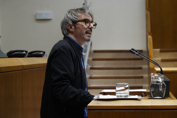 Josu Aztiria legebiltzarkidea ostegun honetako osoko bilkuran.