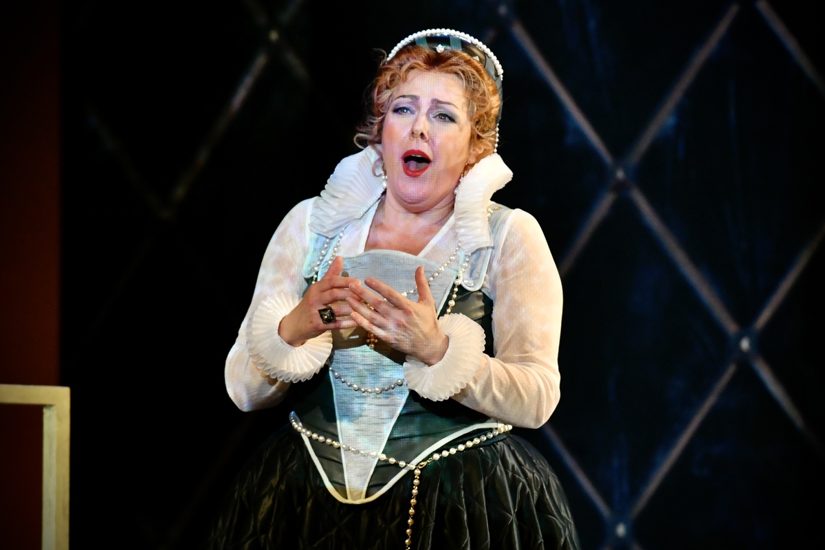 «En el mundo de la ópera, cada vez se llevan más las carreras de usar y tirar»