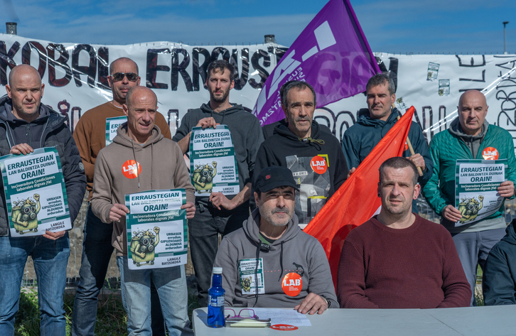 Zubietako erraustegiko langileek agerraldia egin dute Donostian.