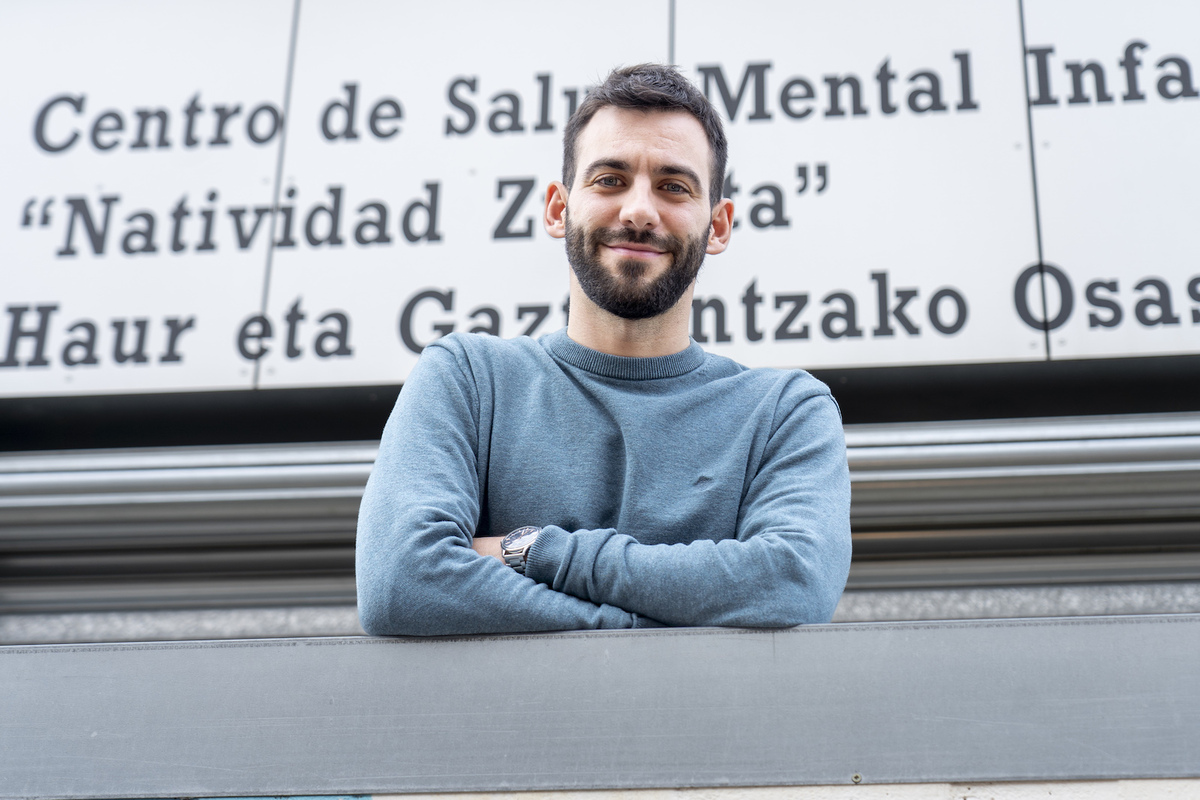 El enfermero Lucas González ha dado charlas y conferencias sobre el uso de pantallas para la Aspociación de Pediatras de Navarra. (Iñigo URIZ I FOKU)