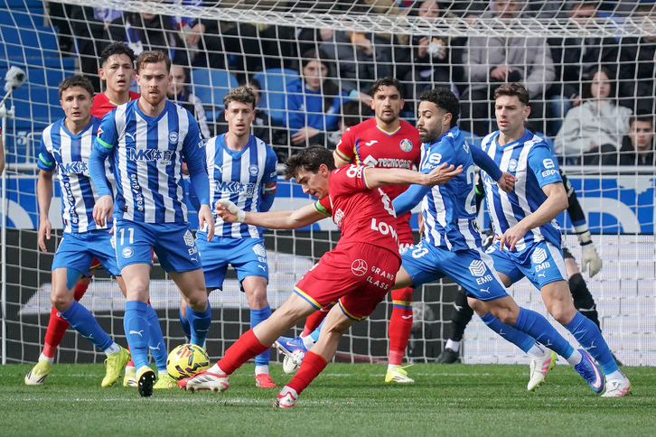 El Alavés busca en Sevilla su segunda victoria seguida a domicilio.