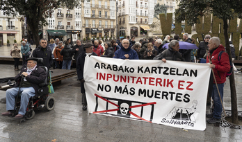 Concentración en la plaza de la Virgen Blanca.