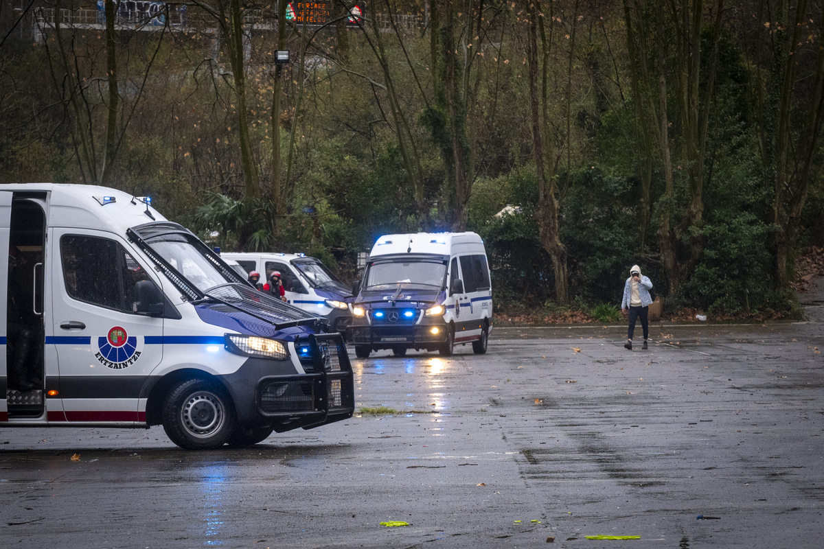 Pertsona baten gorpua aurkitu dute Donostian, su hartu duen txabola baten barruan