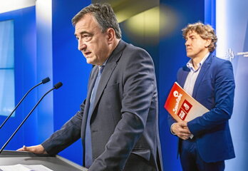 Esteban ante Andueza, en una comparecencia conjunta en junio de 2025.