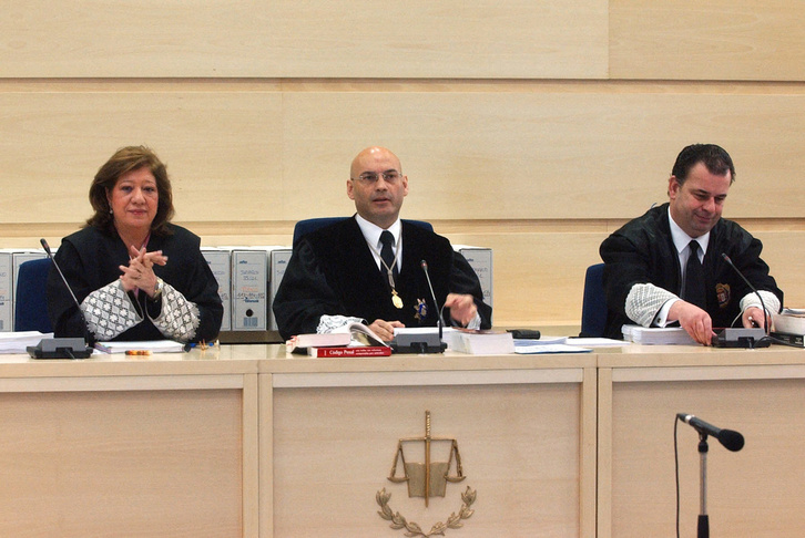 Ángela Murillo, a la izquierda, en el juicio a una célula de Al -Qaeda.