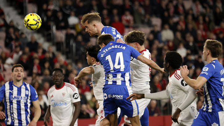 Con este testarazo ha igualado Toni Martínez el encuentro en el Sánchez Pizjuán.
