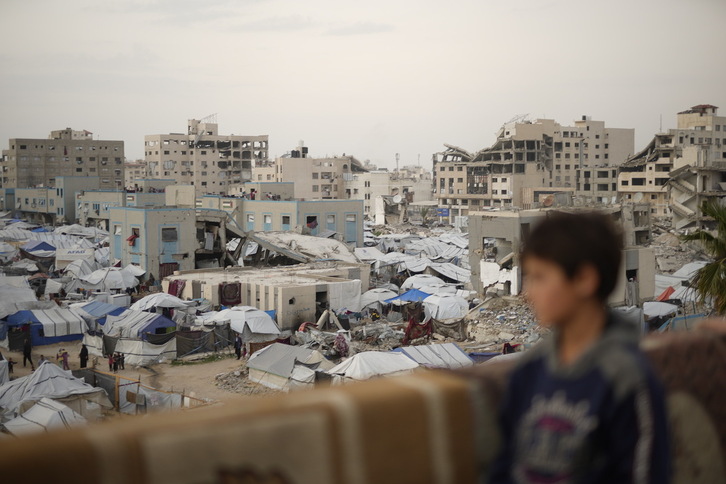 La emisora de radio «Aquí Gaza» intenta informar y entretener a los habitantes de la Franja en medio de su dramática situación.