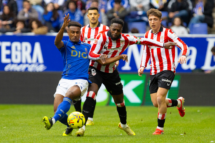 Iñaki Williams pelea un balón ante la presencia de un Jauregizar que ha sido fundamental en la remontada.