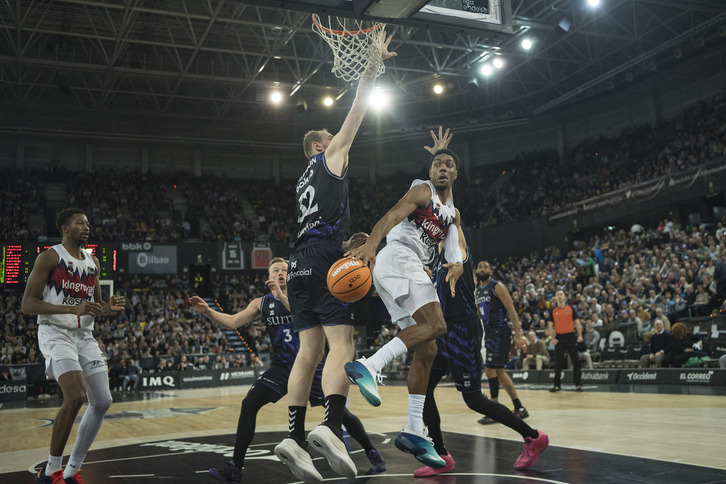 Baskonia se ha llevado el derbi de Miribilla.