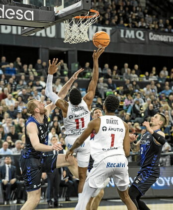 Forrest guió al Baskonia en Miribilla.