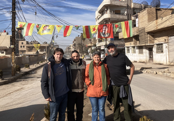 Rojavara joan diren lau euskal herritarrak.