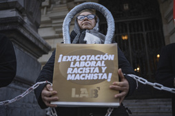 LAB sindikatuak gaia salatzeko egin zuen agerraldiko irudia.