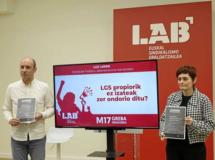 Jagoba Zulueta y Garbiñe Aranburu presentaron el estudio de Ipar Hegoa ayer en Bilbo.