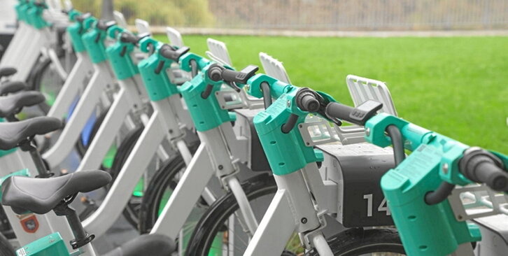 Estación de bicicletas eléctricas en Iruñea.
