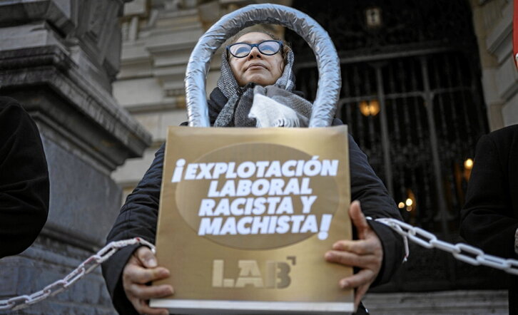 LAB sindikatuak gaia salatzeko egin zuen agerraldiko irudia.