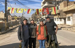 Rojavara joan diren lau euskal herritarrak.