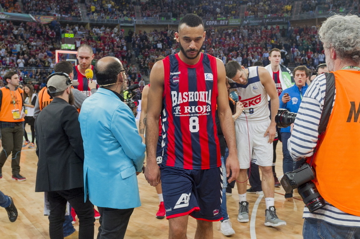 Adam Hanga, cabizbajo tras caer con el Real Madrid en la Copa de Gasteiz 2017.