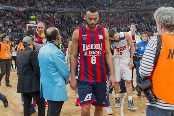 Adam Hanga, cabizbajo tras caer con el Real Madrid en la Copa de Gasteiz 2017.