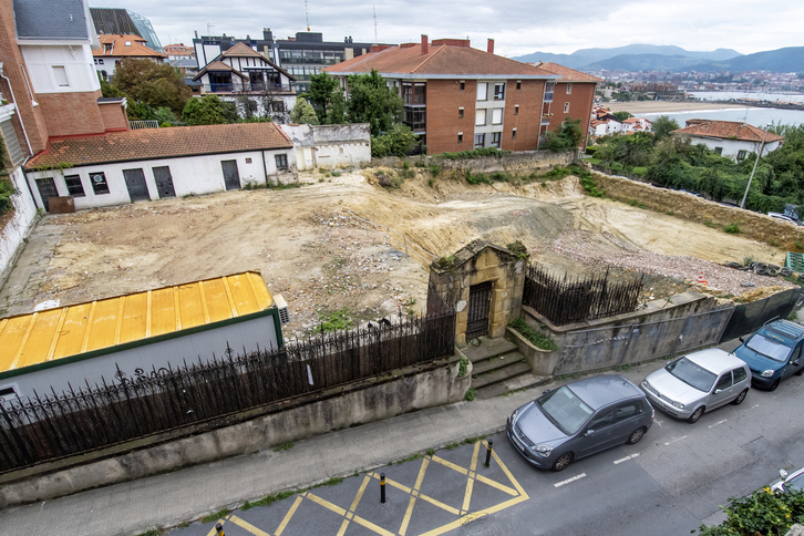 El solar, tras el derribo del palacete.