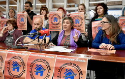 Rueda de prensa de los impulsores de la iniciativa en el centro cívico La Bolsa de Bilbo.