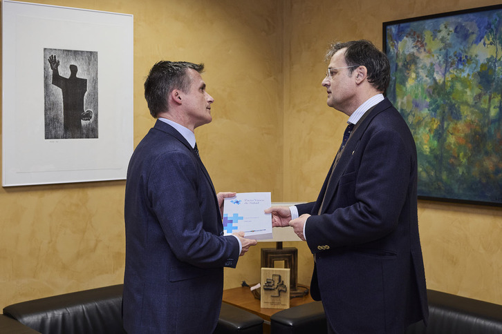 El consejero de Salud, Alberto Martínez, recibió el martes al Ararteko, Mikel Mancisidor.