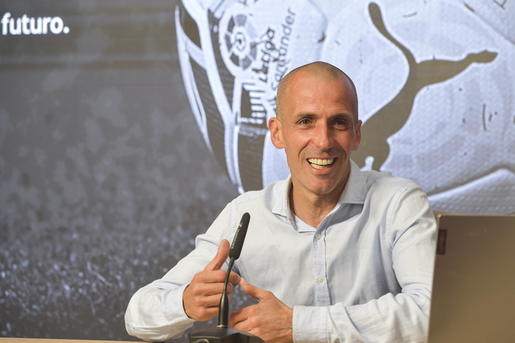 Puñal, que las ha visto de todos los colores, como describe en el podcast, ejerce ahora como director de cantera en Osasuna.