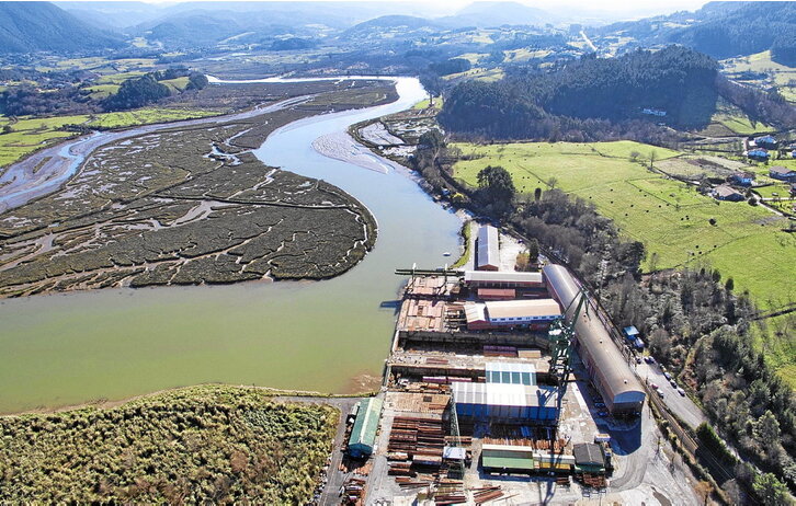 Panorámica de las instalaciones de Astilleros de Murueta en la Reserva de la Biosfera de Urdaibai.