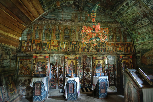 Rogoz elizaren barrualdea