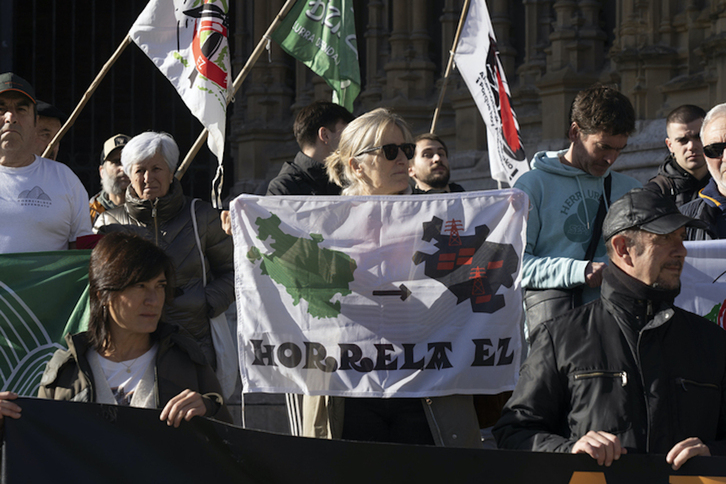 Araba Biziriken elkarretaratzea Solariaren egitasmoen aurka.