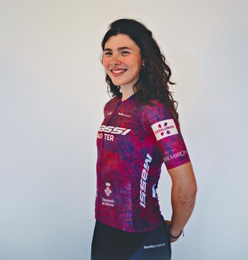 Laia Puigdefabregas Massi Baix Ter taldeko elastikoarekin