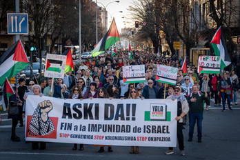 Pancarta de la cabecera a su llegada a Merindades.