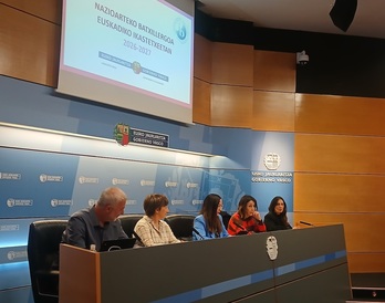 Directores de los institutos y representantes institucionales, durante la presentación del Bachillerato Internacional.