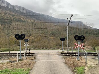 Paso a nivel de Aprikano.