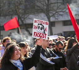 Movilización antifascista en el campus de EHU de Araba en respuesta a Vox.