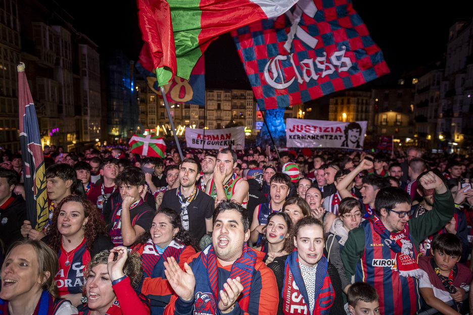 Zaletuak, pozez gainezka.