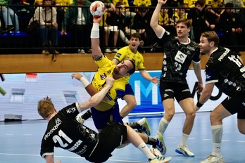 Esteban Salinas ha estado muy atado por los centrales del Kiel.