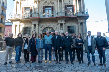 Jean-Claude Iriart (EH Bai) eta Colette Capdevielle (PS) buru dituen Baiona Mugimenduan hautagaitzako kideak Iruñeko alkatea Joseba Asiron eta beste hainbat udal ordezkariekin bildu ziren, herenegun.